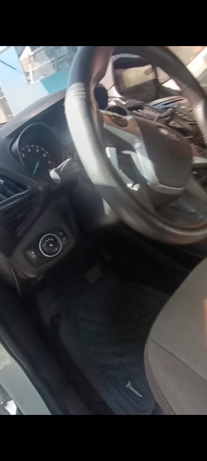 Ford Escape — foto 3